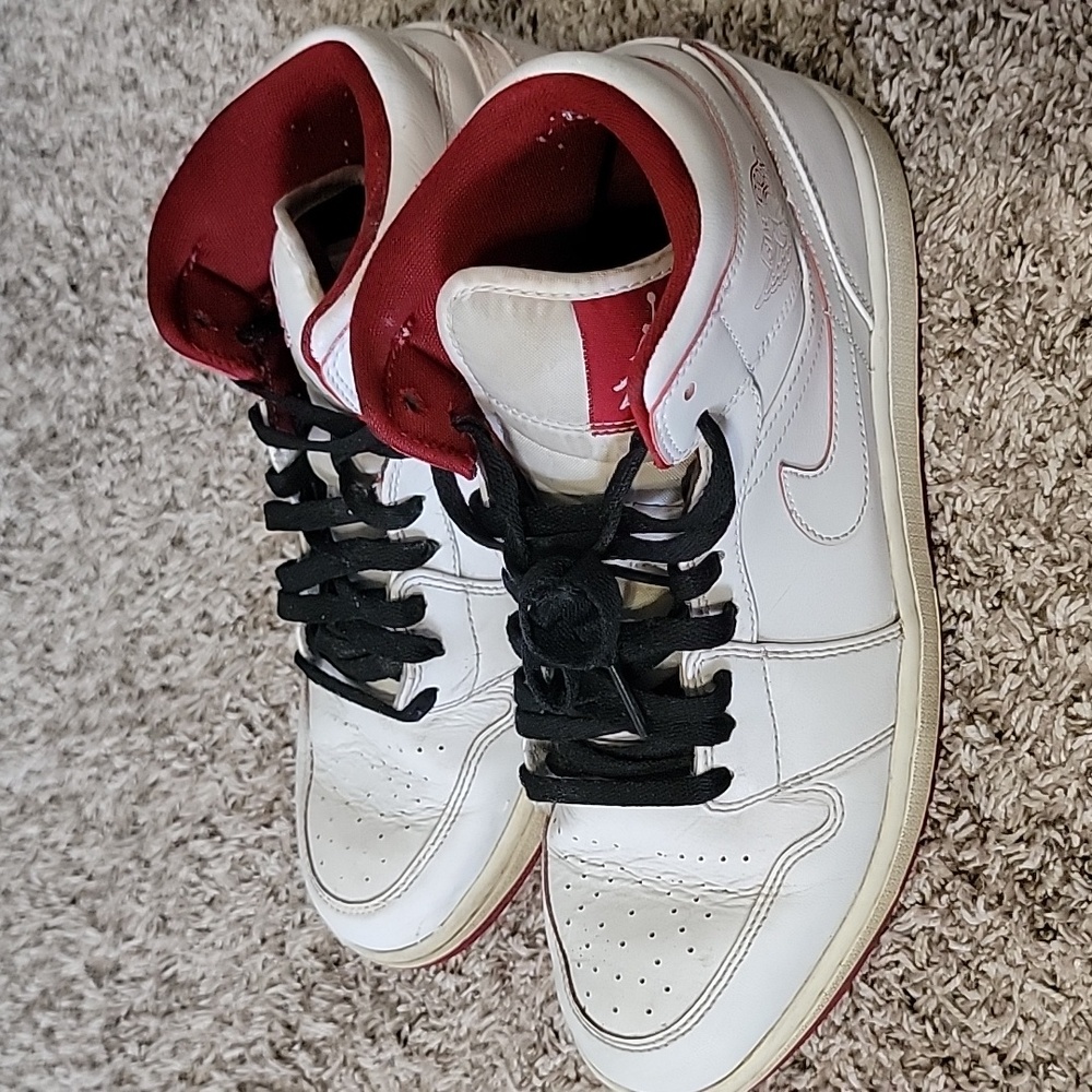 Air Jordan white with red detail size 9.5 mens
